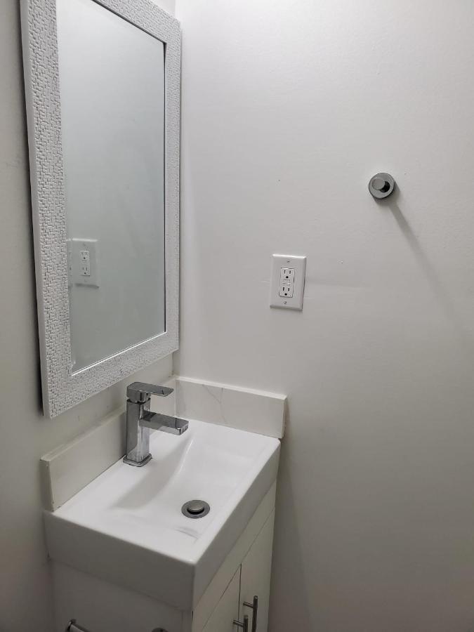 Maxwell Esabu Apartment Торонто Екстериор снимка